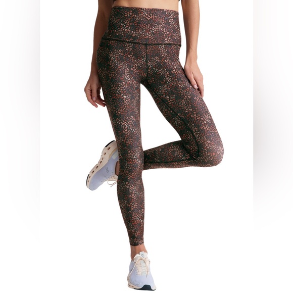 Beyond Yoga Pants - Beyond Yoga Space Dye Softmark Printed MIDI Legging Ditsy Leopard 7/8 Size Small